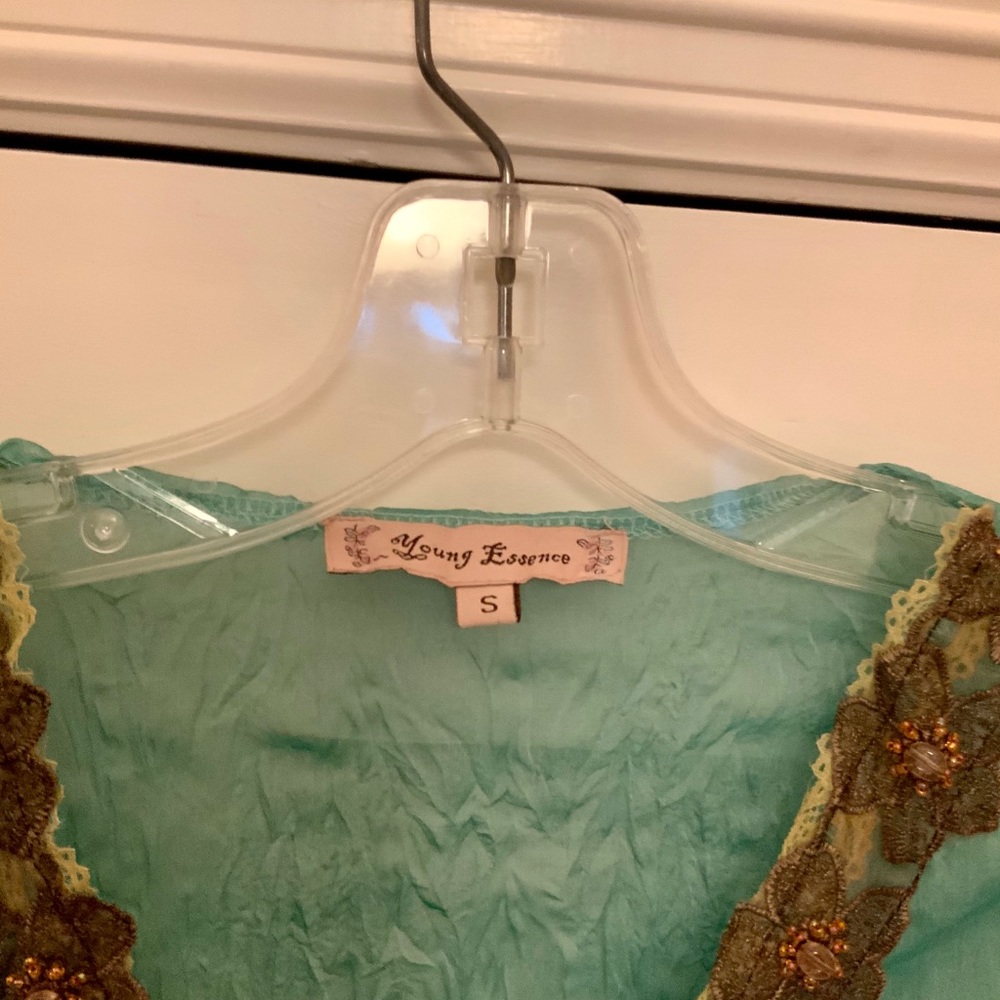 Young Essence sz Small seafoam green top - Picture 4 of 5